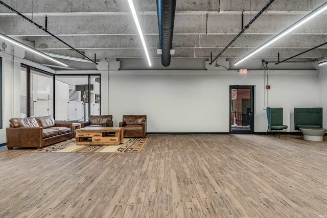 $1,099,990 | 202 West Berry Street, Unit 710, Fort Wayne, IN 46802