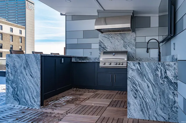 $1,099,990 | 202 West Berry Street, Unit 710, Fort Wayne, IN 46802