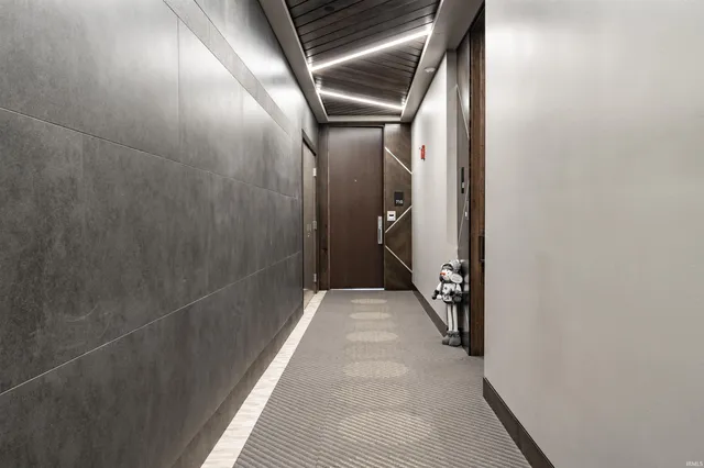 $1,099,990 | 202 West Berry Street, Unit 710, Fort Wayne, IN 46802