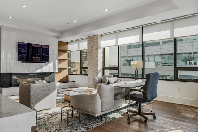 $1,099,990 | 202 West Berry Street, Unit 710, Fort Wayne, IN 46802