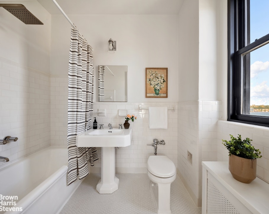 315 West 106th Street, Unit 11C Manhattan, NY 10025 - Photo 17 of 34