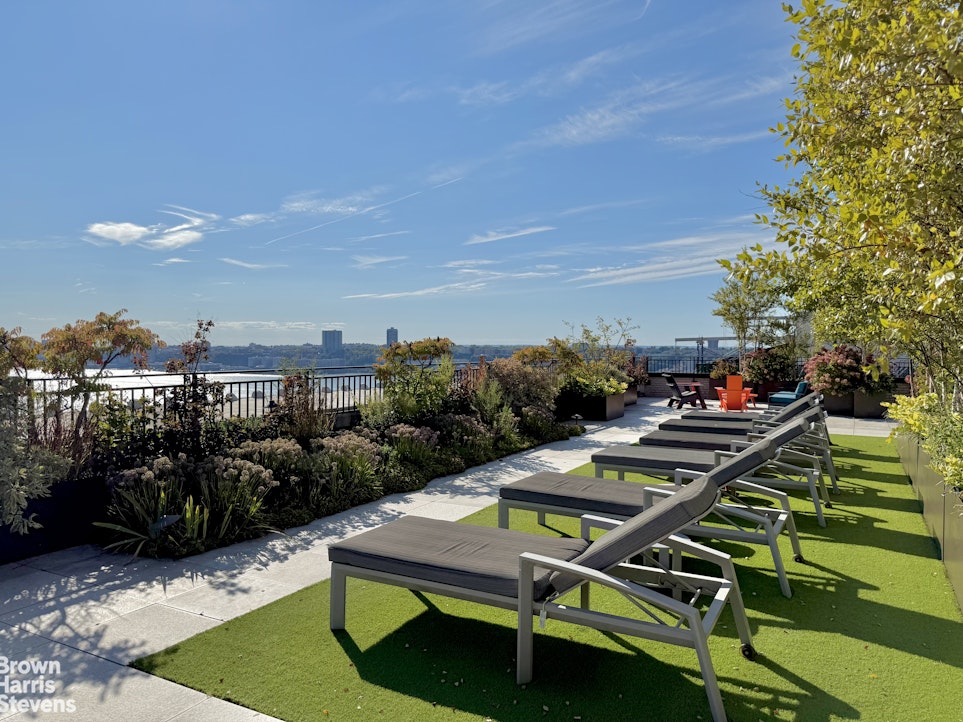 315 West 106th Street, Unit 11C Manhattan, NY 10025 - Photo 22 of 34