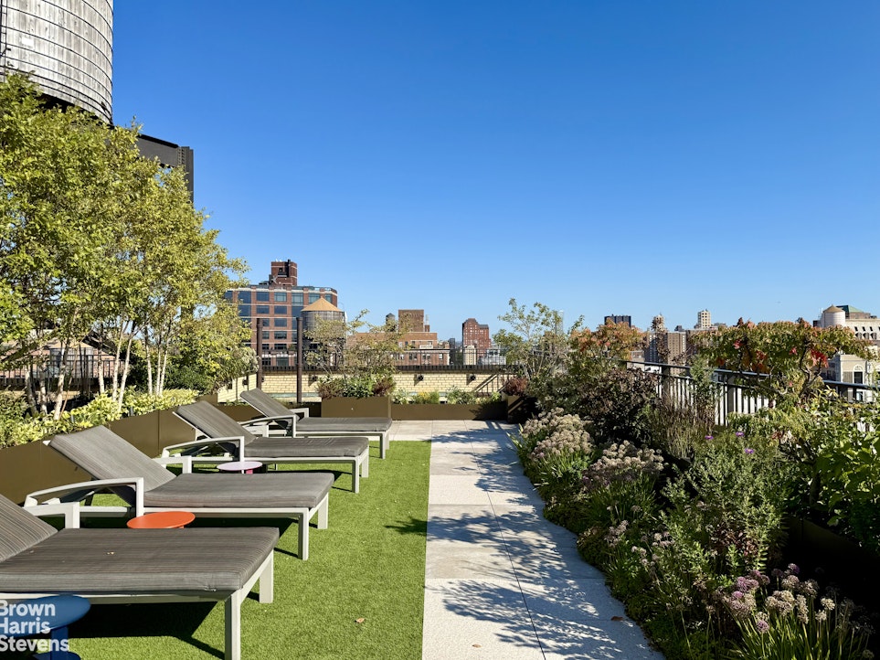 315 West 106th Street, Unit 11C Manhattan, NY 10025 - Photo 23 of 34