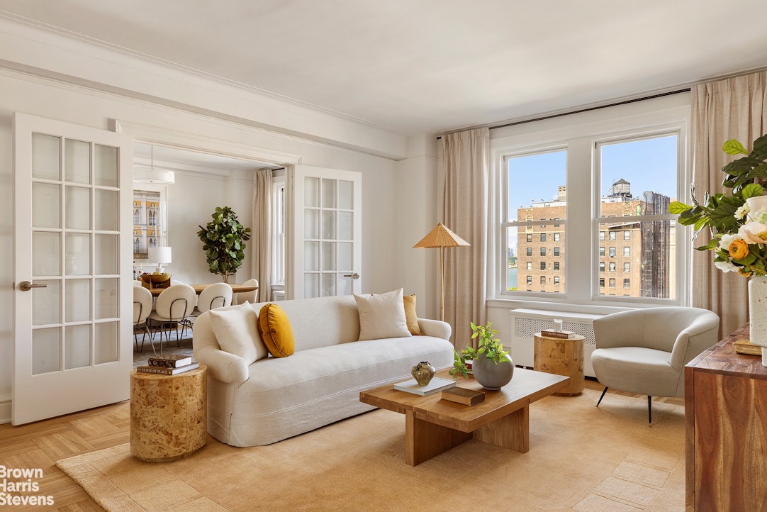 315 West 106th Street, Unit 11C Manhattan, NY 10025 - Photo 2 of 34