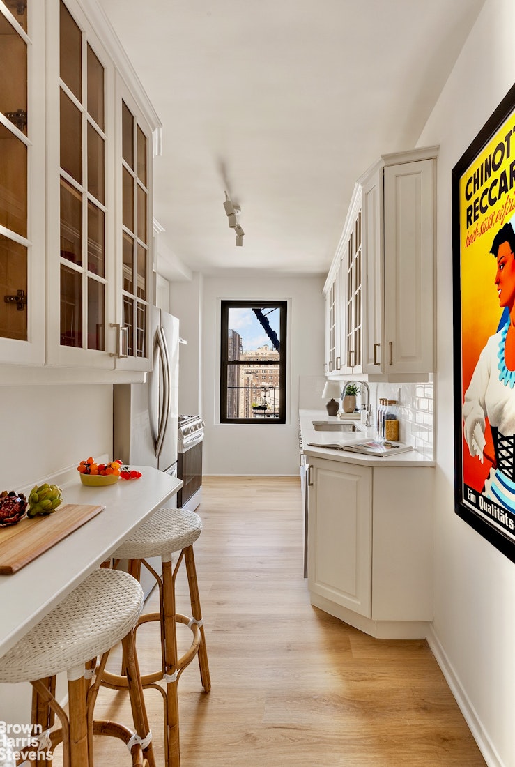 315 West 106th Street, Unit 11C Manhattan, NY 10025 - Photo 8 of 34