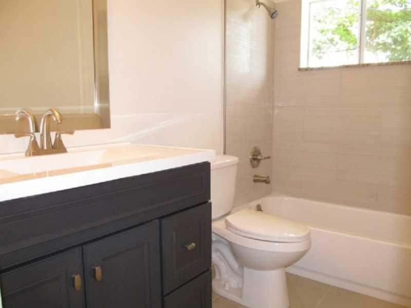 6839 Southwest 22nd Court Miramar, FL 33023 - Photo 9 of 11 Master Bath/Spa.