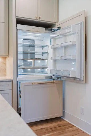 a view of empty room with window