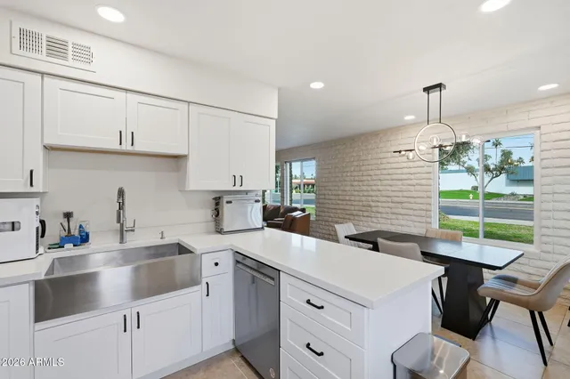 $2,295 | 2015 East Southern Avenue, Unit 8, Tempe, AZ 85282