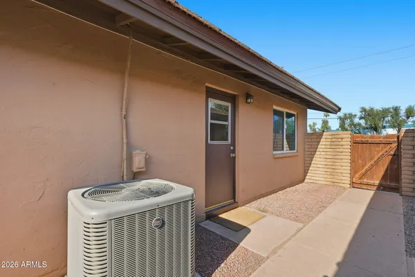 $1,995 | 2015 East Southern Avenue, Unit 8, Tempe, AZ 85282