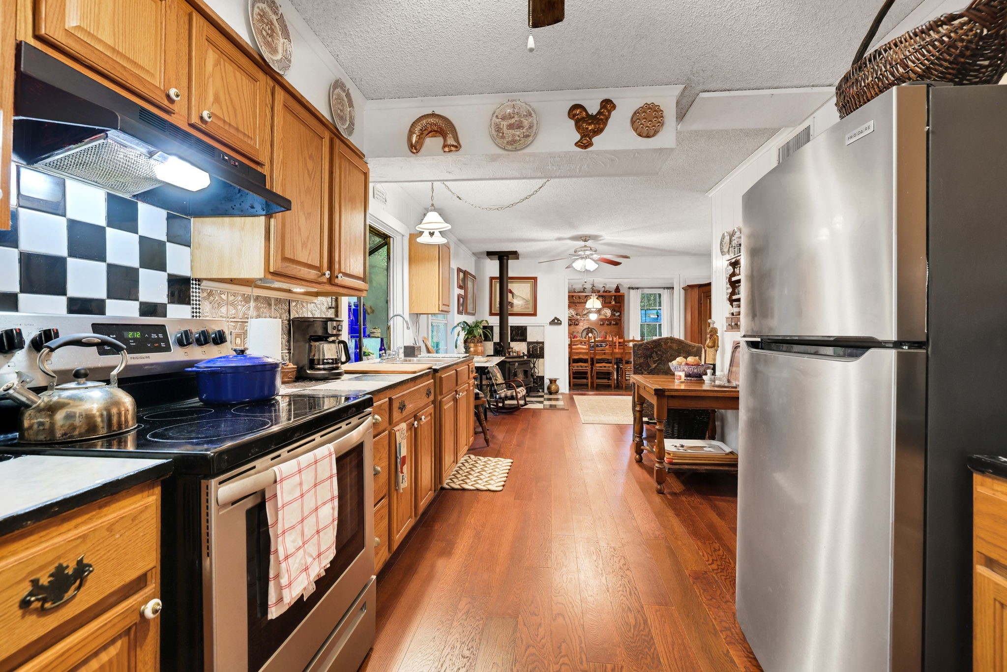 300 Timber Lane Coldspring, TX 77331 - Photo 7 of 43 a kitchen with lots of counter top space and appliances