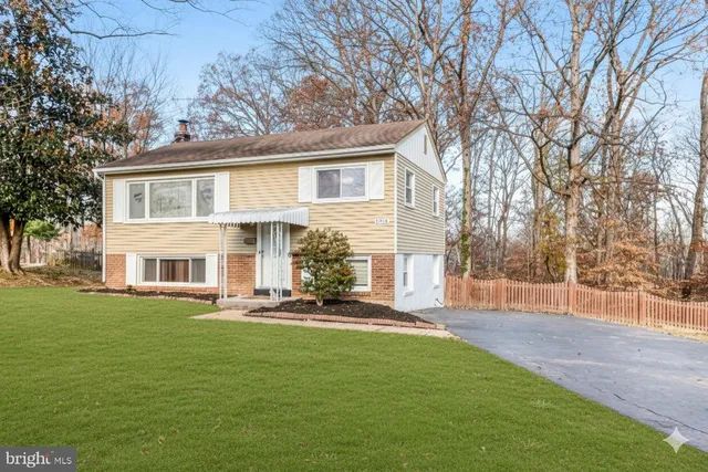 $450,000 | 1916 Willow Lane, Woodbridge, VA 22191