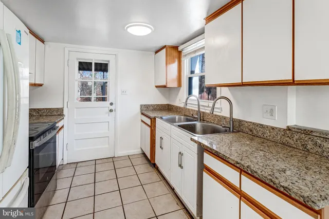 $450,000 | 1916 Willow Lane, Woodbridge, VA 22191