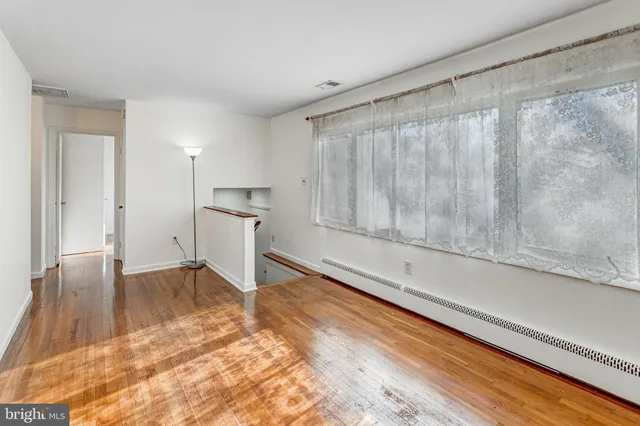 $450,000 | 1916 Willow Lane, Woodbridge, VA 22191