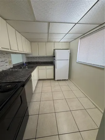 $2,000 | 8600 Southwest 133rd Avenue Road, Unit 422, Miami, FL 33183