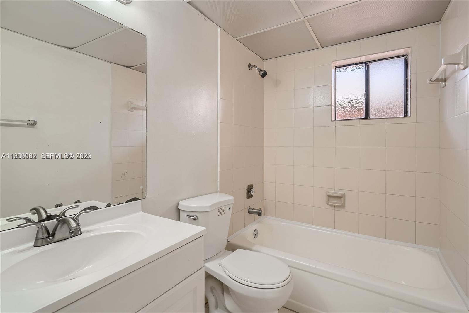8600 Southwest 133rd Avenue Road, Unit 422 Miami, FL 33183 - Photo 3 of 8 Bathroom #2