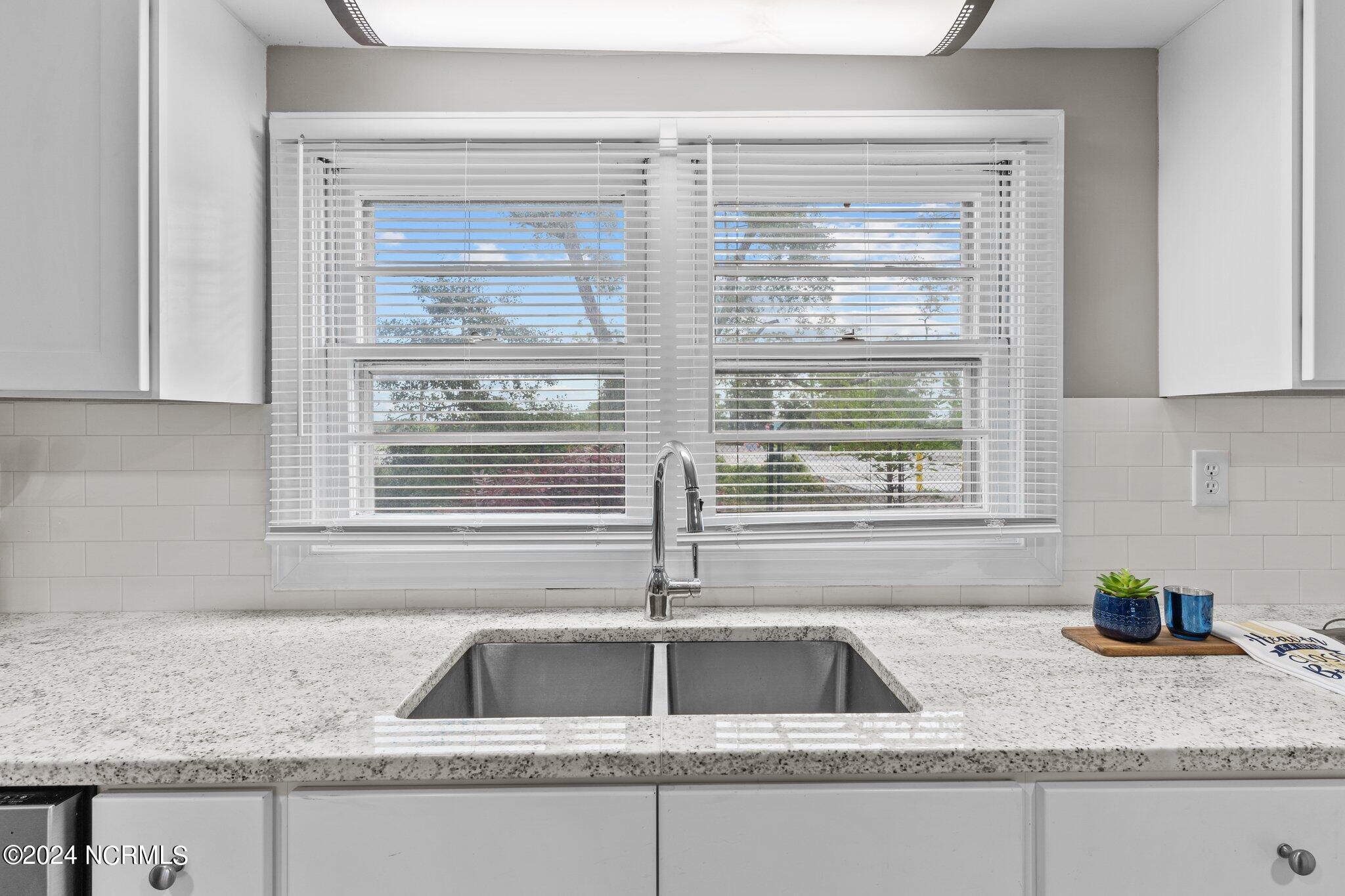 135 Bryan Road Wilmington, NC 28412 - Photo 25 of 60 Kitchen - 135 Bryan Rd