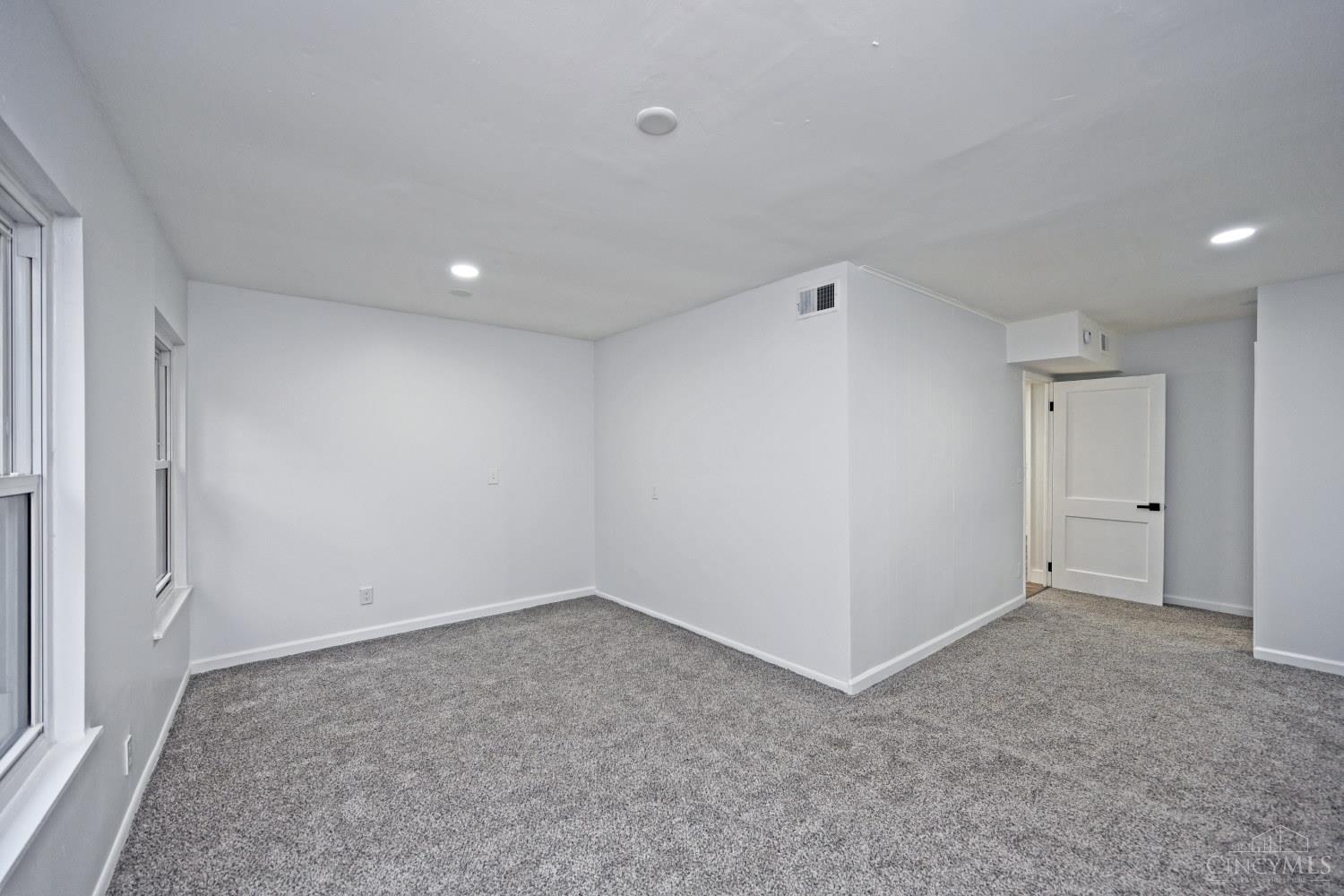 2037 Duck Creek Road Cincinnati, OH 45207 - Photo 17 of 40