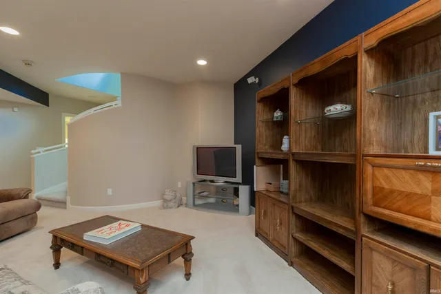 $649,900 | 3607 Oak Ridge Drive, Elkhart, IN 46517