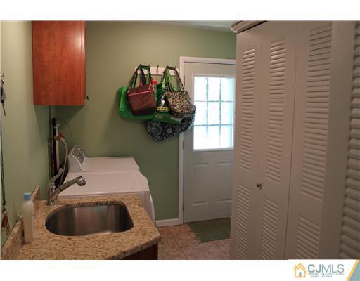 390 Halsey Road North Brunswick, NJ 08902 - Photo 13 of 16 Gallery Image 13