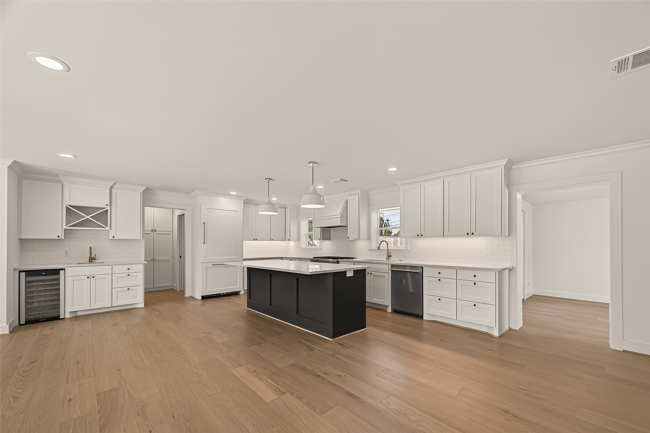 9242 Autauga Street Houston, TX 77080 - Photo 12 of 49 Kitchen