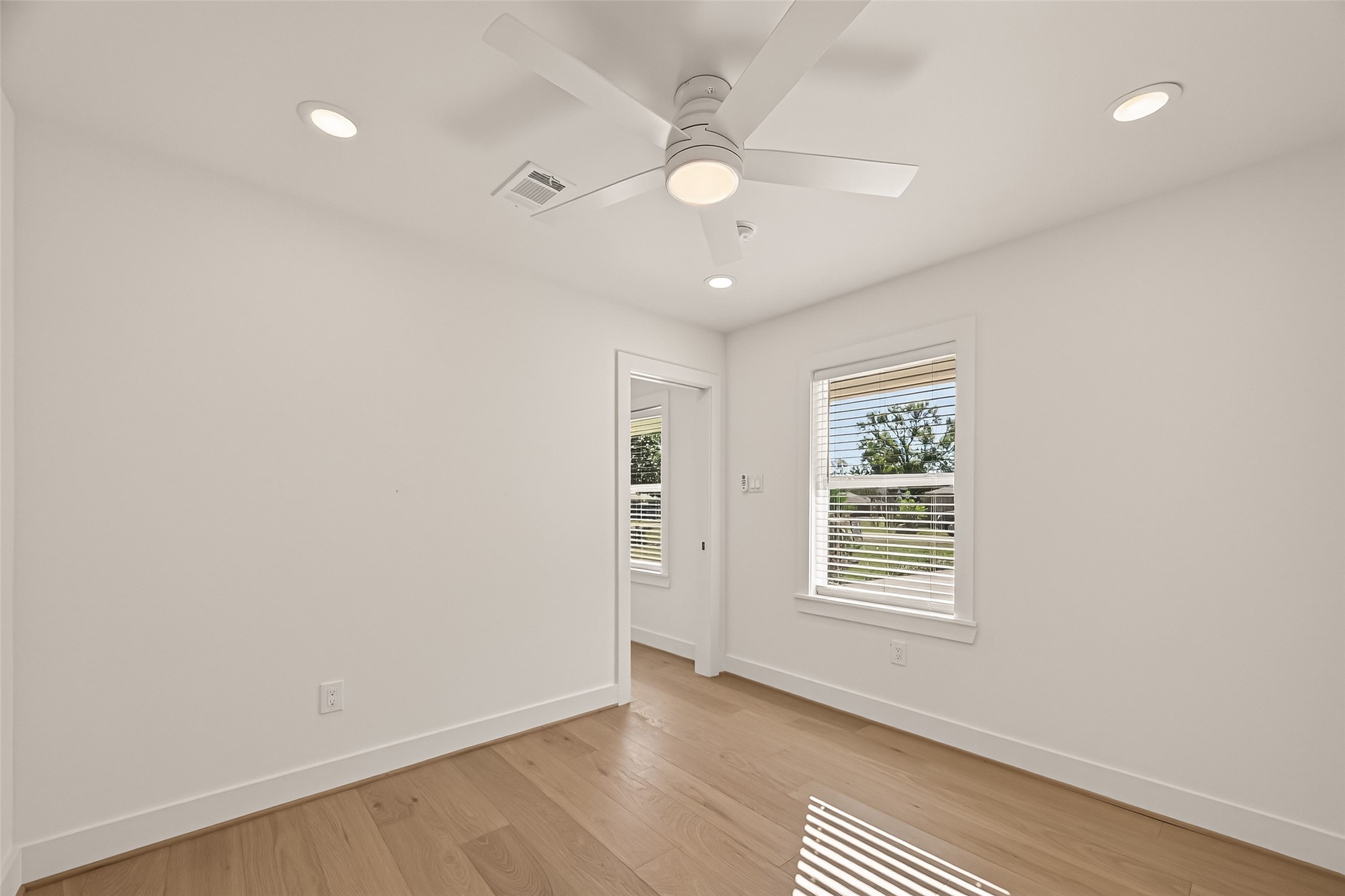 9242 Autauga Street Houston, TX 77080 - Photo 21 of 49 an empty room with windows and ceiling fan