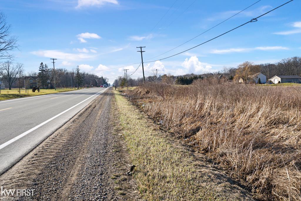 9112 Division Road Columbus, MI 48063 - Photo 13 of 19