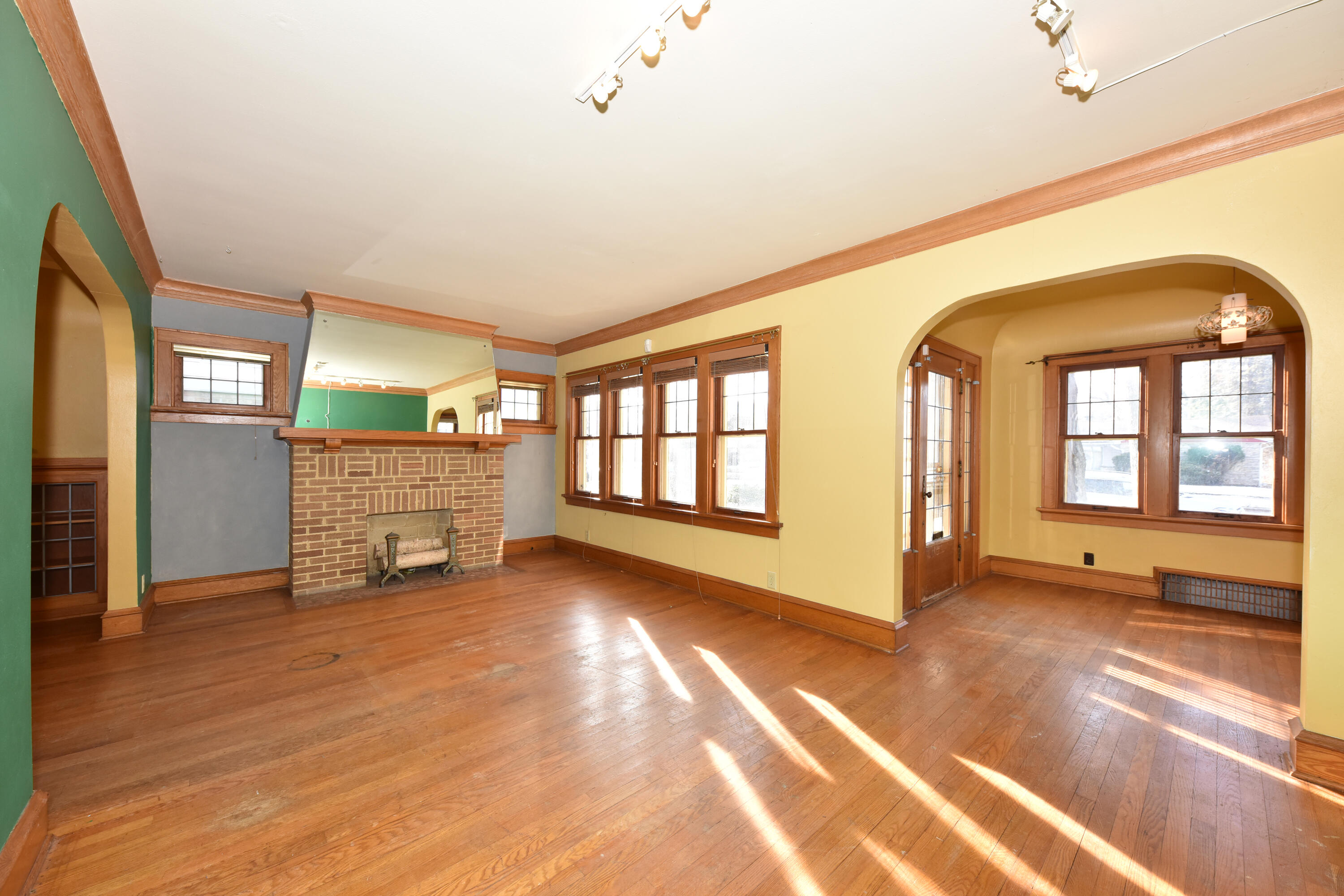 5730 North 35th Street Milwaukee, WI 53209 - Photo 9 of 32 so much afternoon sun