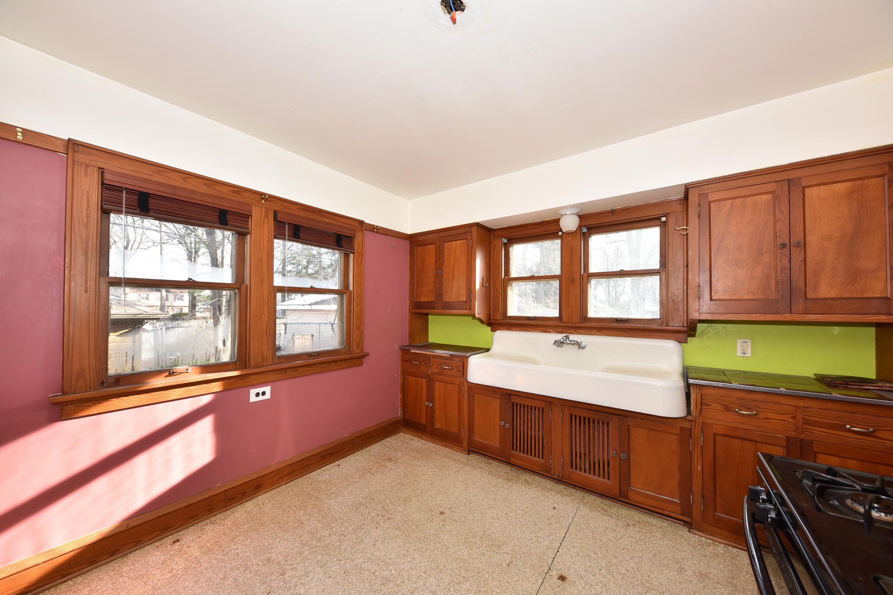 5730 North 35th Street Milwaukee, WI 53209 - Photo 11 of 32 farmhouse sink
