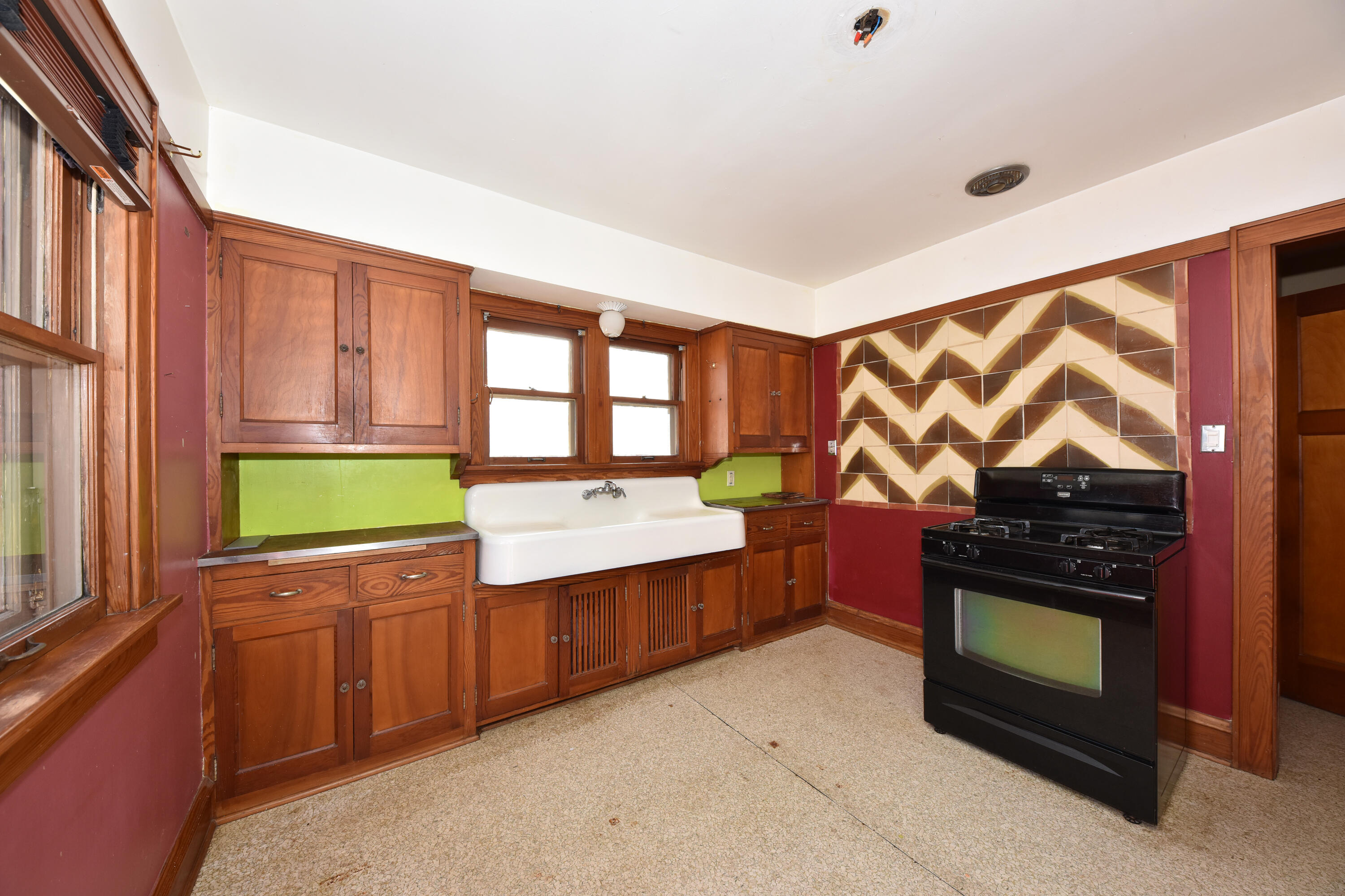 5730 North 35th Street Milwaukee, WI 53209 - Photo 13 of 32 EUP_3364