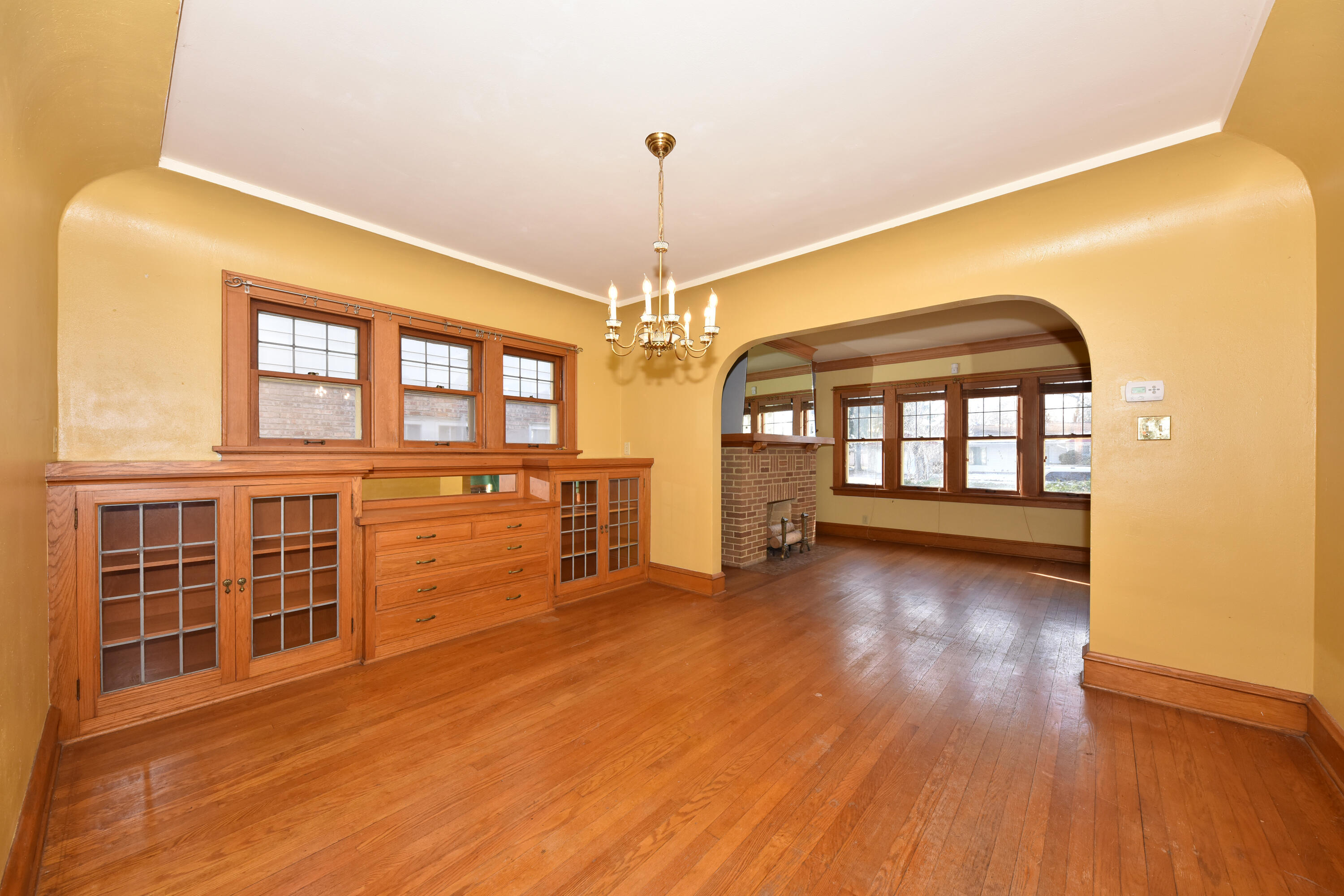 5730 North 35th Street Milwaukee, WI 53209 - Photo 14 of 32 leaded glass built in