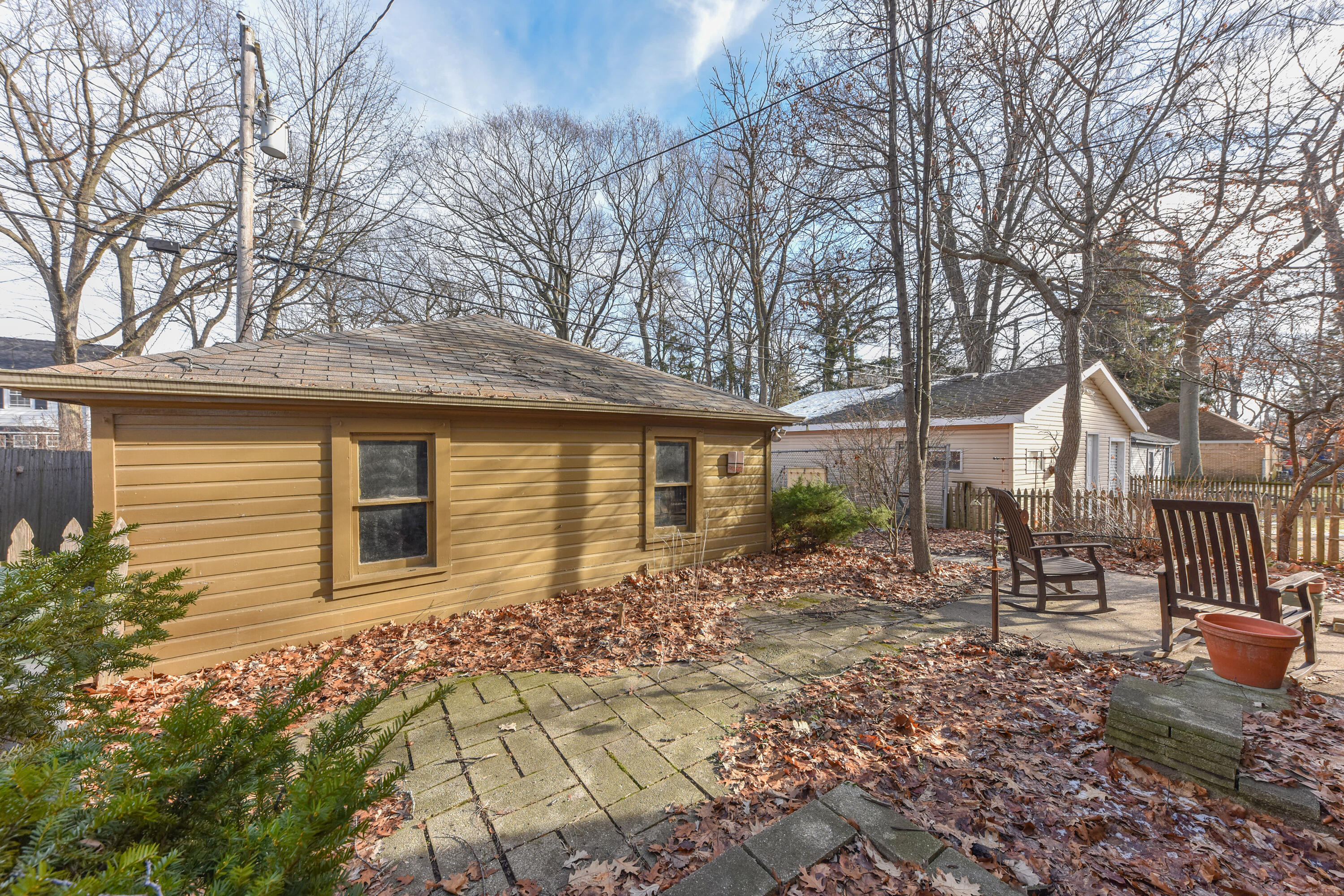 5730 North 35th Street Milwaukee, WI 53209 - Photo 5 of 32 spacious garage