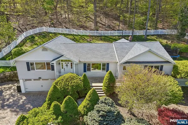 $1,325,000 | 63 Danebury Downs, Upper Saddle River, NJ 07458
