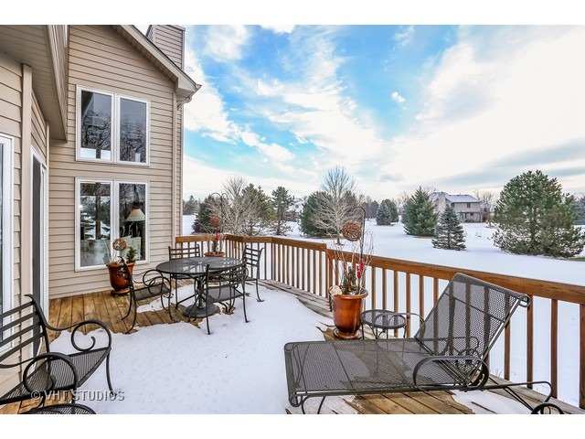 10808 West Riviera Drive Spring Grove, IL 60081 - Photo 15 of 16 a balcony with table and chairs