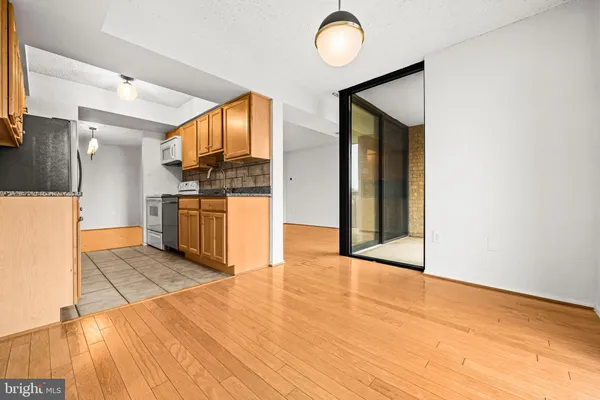 $310,000 | 4500 South Four Mile Run Drive, Unit 910, Arlington, VA 22204