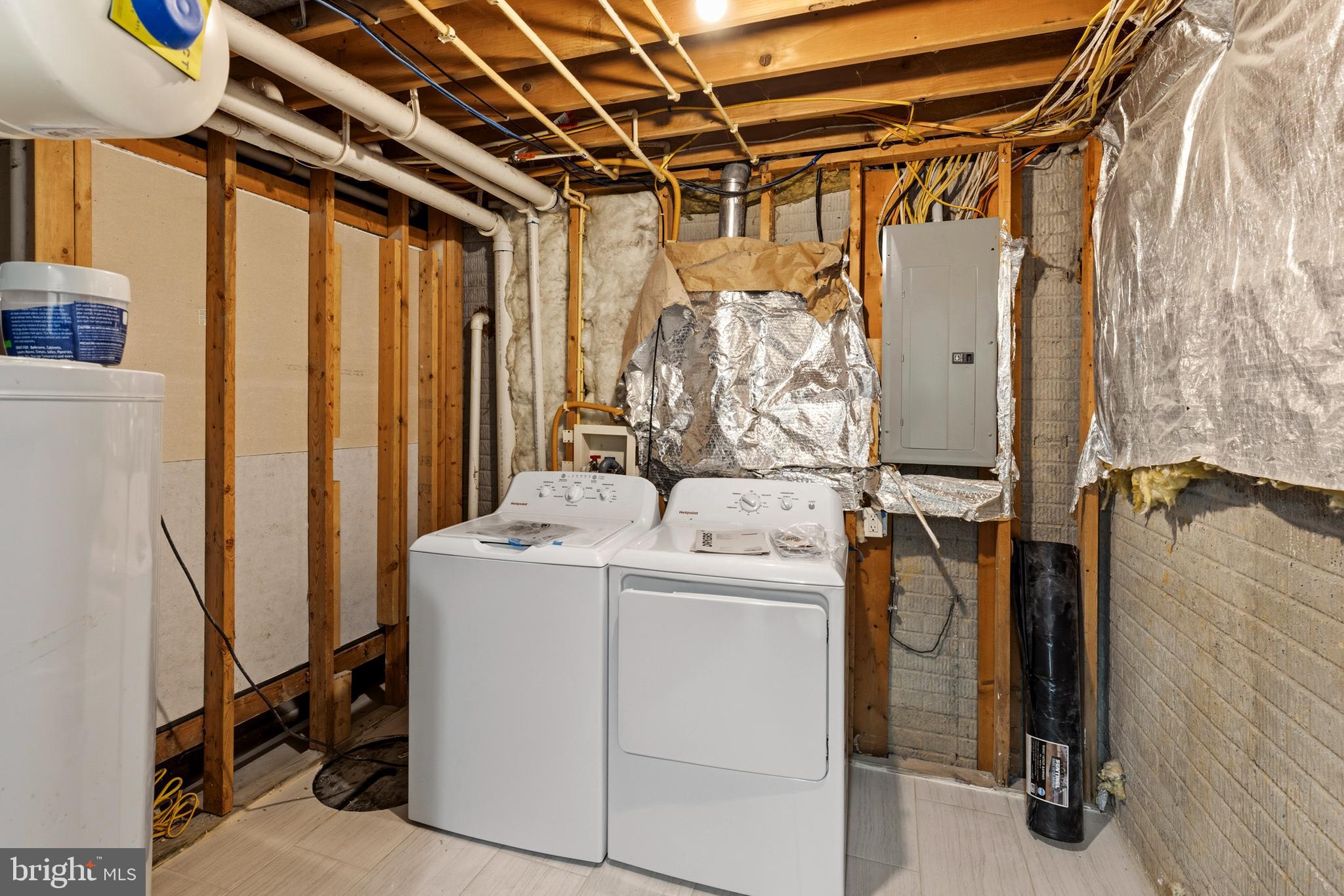 4704 Denview Way Baltimore, MD 21206 - Photo 34 of 42 a utility room with dryer and washer