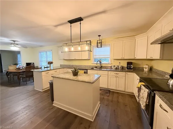 $424,900 | 711 East Sunrise Avenue, Thomasville, NC 27360