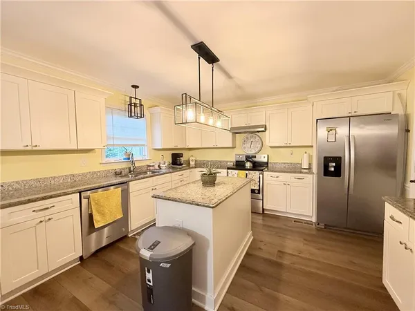 $424,900 | 711 East Sunrise Avenue, Thomasville, NC 27360