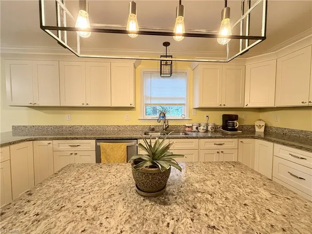 $476,500 | 711 East Sunrise Avenue, Thomasville, NC 27360