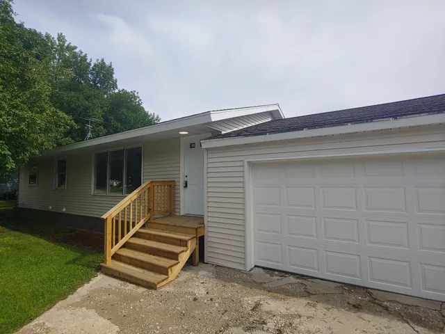 $179,000 | 100 2nd Street Northeast, Hallock, MN 56728