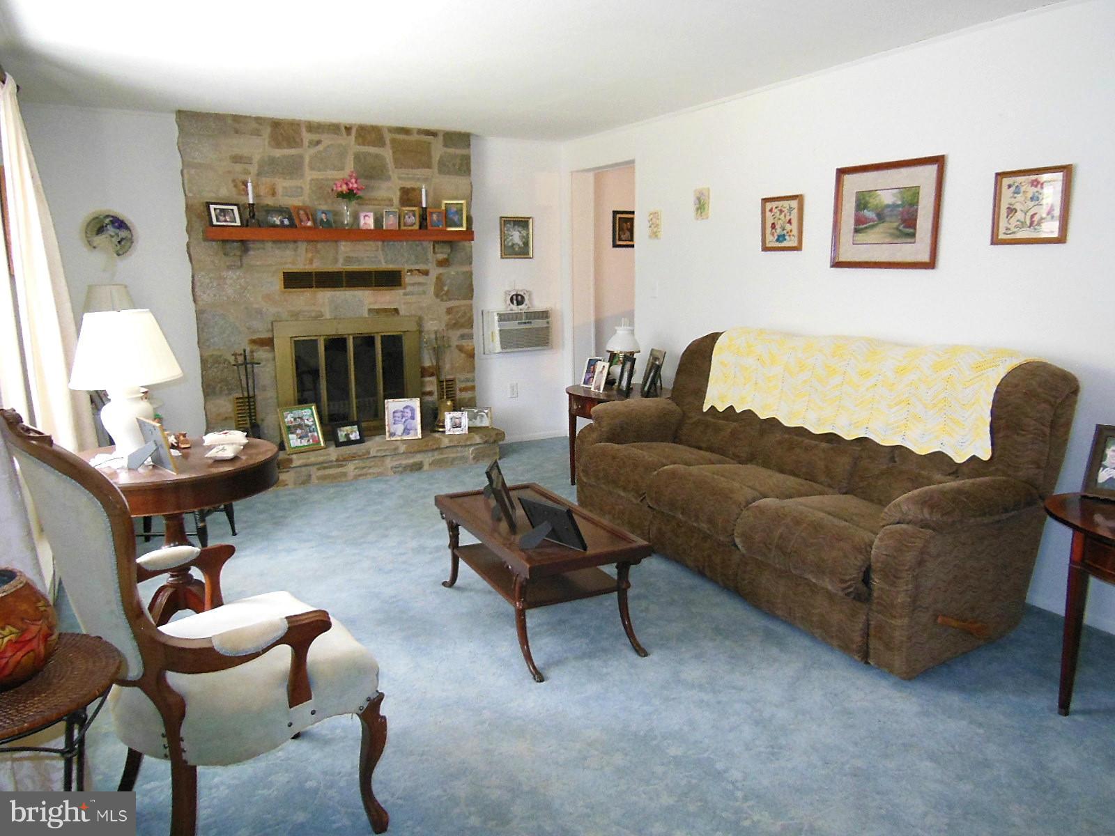 905 Ridge Road Finksburg, MD 21048 - Photo 9 of 30 Living Room