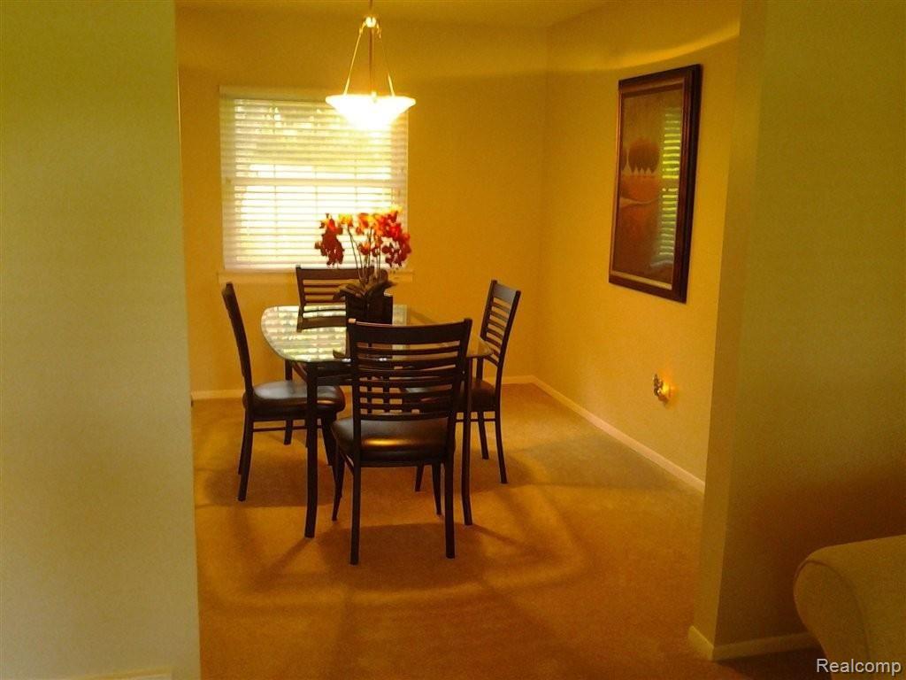 2766 Rhineberry Road Rochester, MI 48309 - Photo 4 of 7 rhinedr.jpg