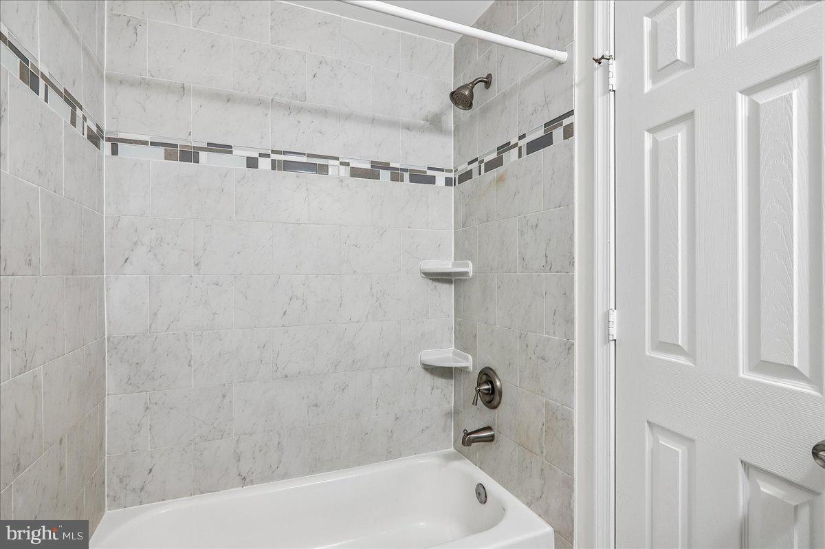 9235 Hummingbird Terrace Gaithersburg, MD 20879 - Photo 31 of 61 Upper Level Hall Bathroom