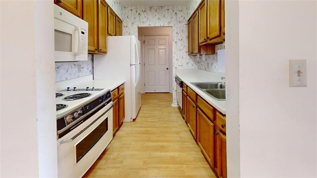 300 Johnson Ferry Road, Unit B607 Atlanta, GA 30328 - Photo 4 of 32