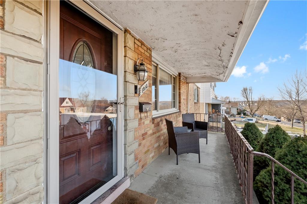 1915 Worcester Drive Pittsburgh, PA 15243 - Photo 2 of 23 Welcoming front porch