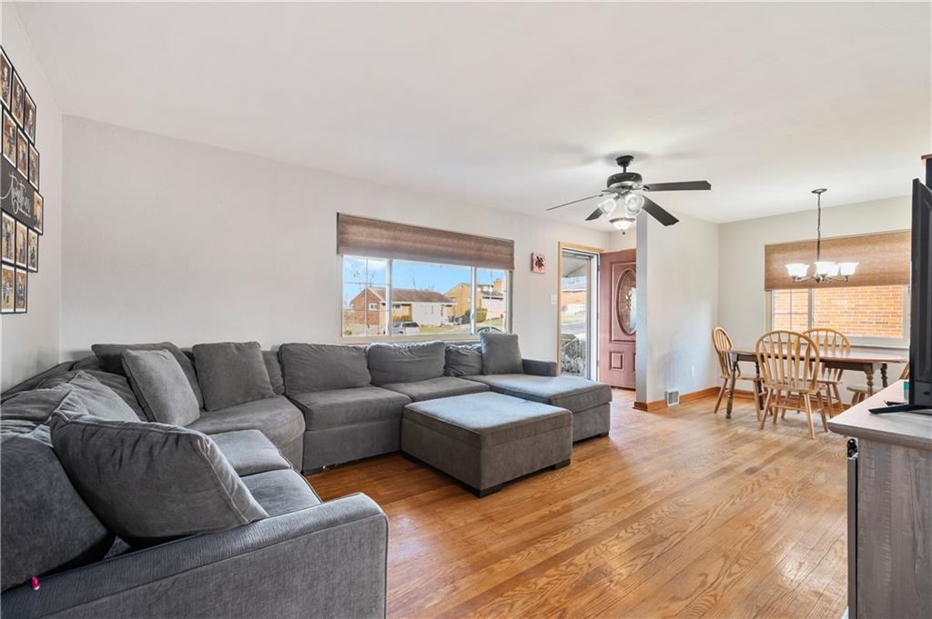 1915 Worcester Drive Pittsburgh, PA 15243 - Photo 8 of 23 Welcome home!