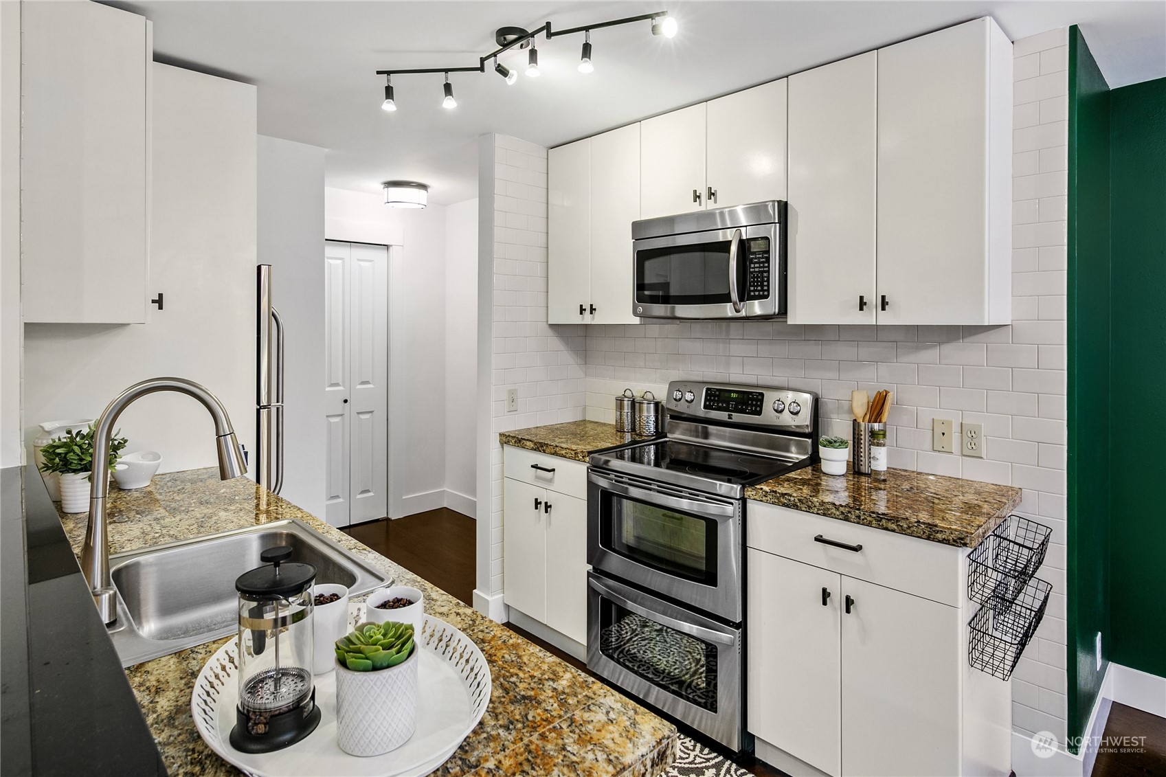 23015 Edmonds Way, Unit A305 Edmonds, WA 98020 - Photo 8 of 17 Gallery Image 8