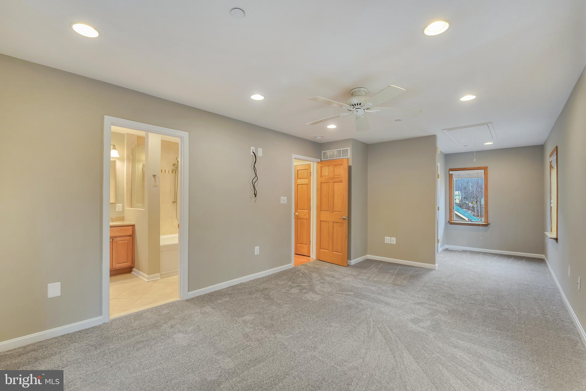 7715 Paradise Beach Road Pasadena, MD 21122 - Photo 36 of 66 an empty room with closet and windows