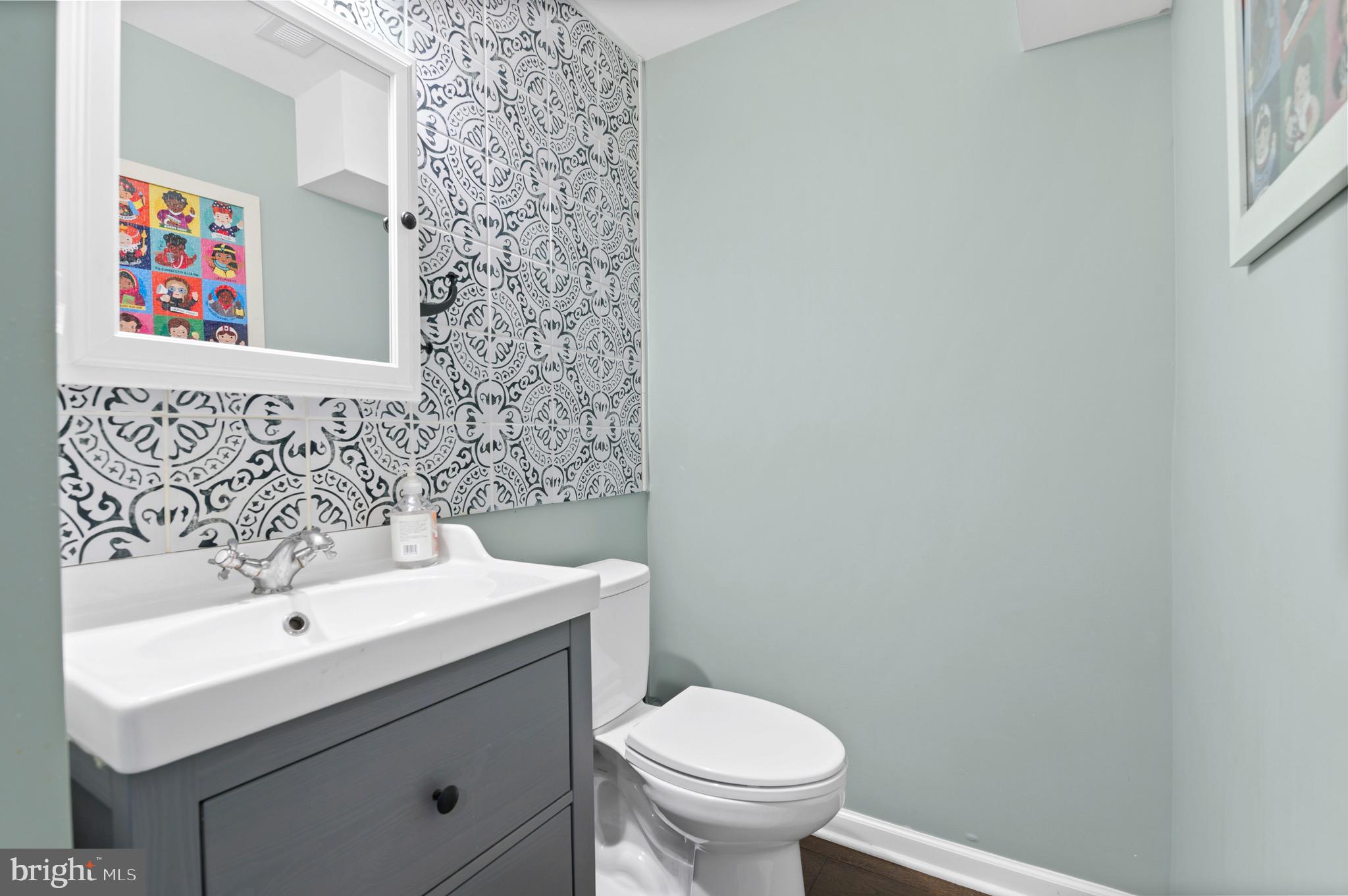 137 Homestead Road Wayne, PA 19087 - Photo 12 of 29 POWDER ROOM