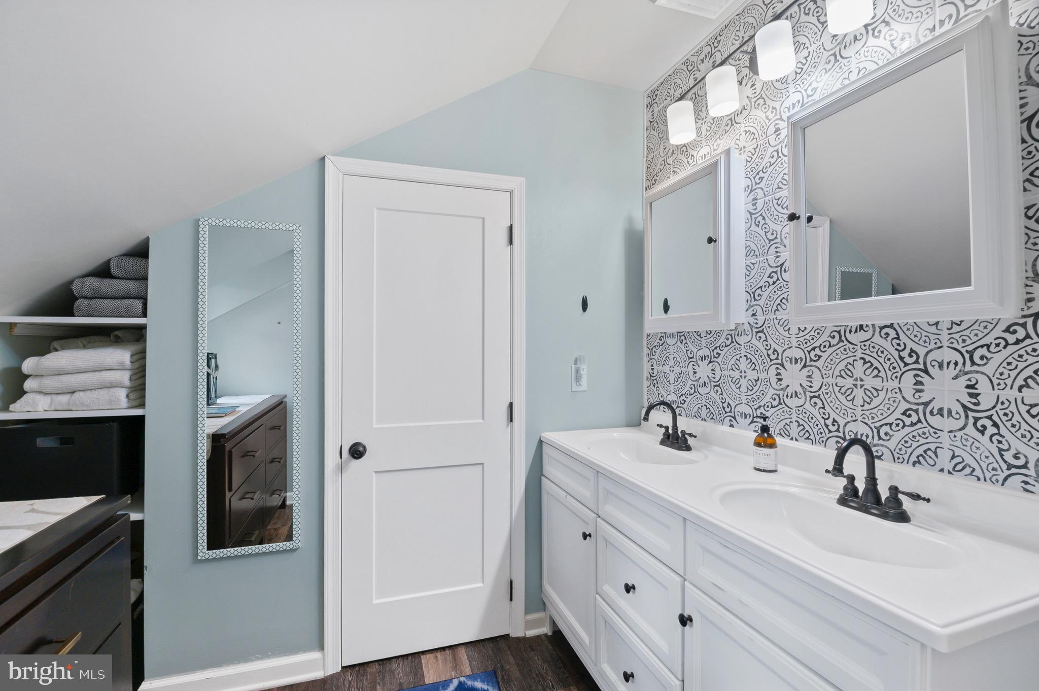 137 Homestead Road Wayne, PA 19087 - Photo 15 of 29 MASTER BATHROOM
