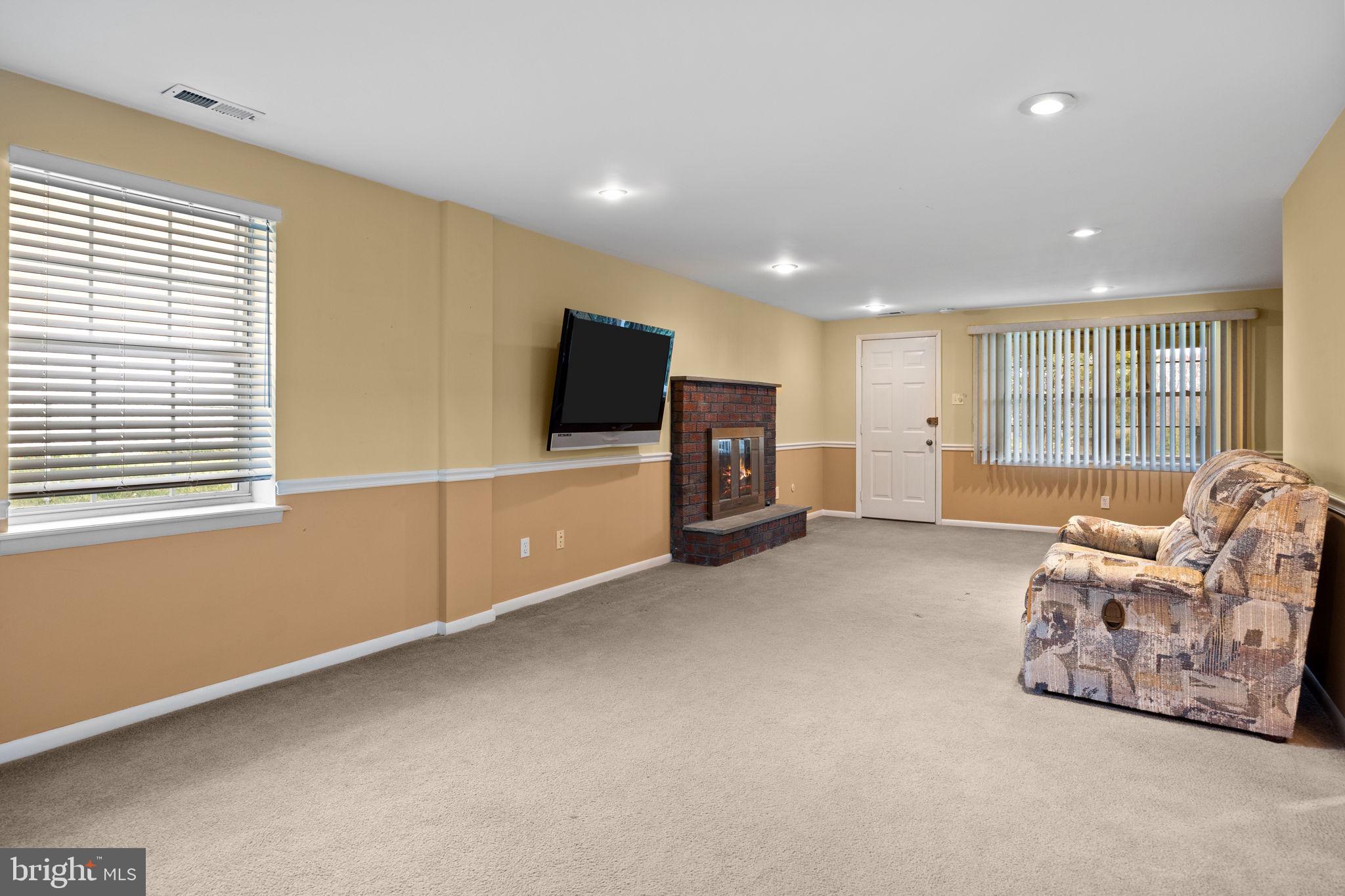 1233 Herschel Road Philadelphia, PA 19116 - Photo 21 of 27 Finished walk-out basement